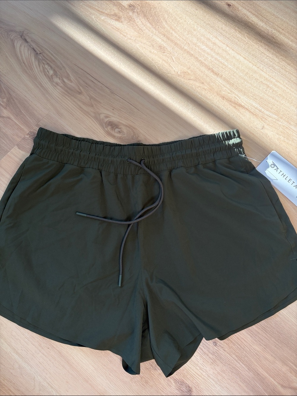 NWT Athleta Women's Olive Green Crossroads Shorts